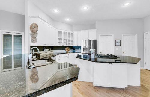 Epic Hillside Retreat Htd Pool HotTub Golf 4400sf - Foto 43