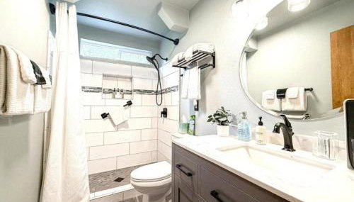 Forest Home with Deck, EV Station, King Beds - Foto 5