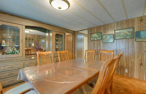 Cozy Salmon Home with Mountain Views and River Access - Foto 2