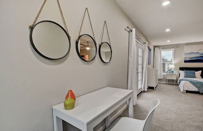 Spacious 6BR/3BA House w/ Parking! Sleeps 20! - Foto 22