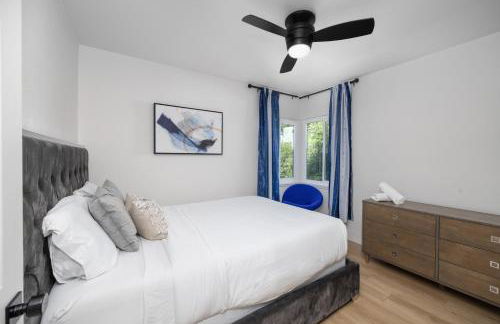 NEW Lux 5BR Villa Near Disney, Knotts, LA, OC with Hot Tub & Games - Photo 24