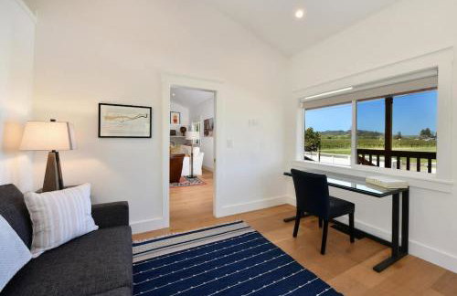 Completely Remodeled Farmhouse With Stunning Views Of Dry Creek Valley - Foto 17
