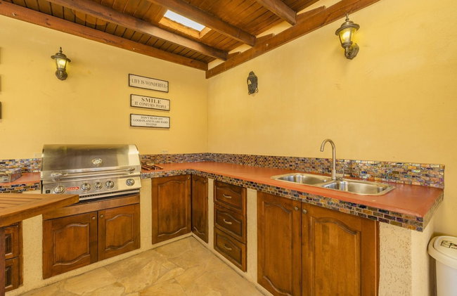 Island Escape Lrg Private Backyard Pool Patio - Photo 28