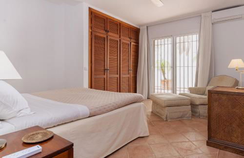 Charming Andalusian-Style Beach Villa - Foto 21