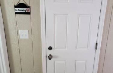 Cheerful Cozy Cottage 2 bedroom 1bath - Photo 33