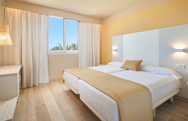 Protur Vista Badía Aparthotel - Photo 16