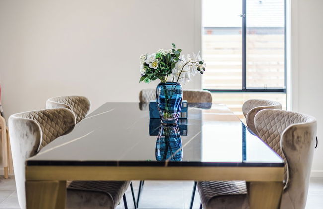 StayAU Charming 4BR Retreat Wyndham Vale - Foto 56