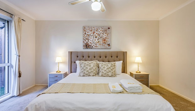 StayAU 4BR Lakeside Retreat in Seabrook - Foto 3, Habitación