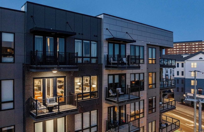 Prime Walkable Midtown Location, Pool, Gym Outlaw's Den by Avantstay - Foto 36