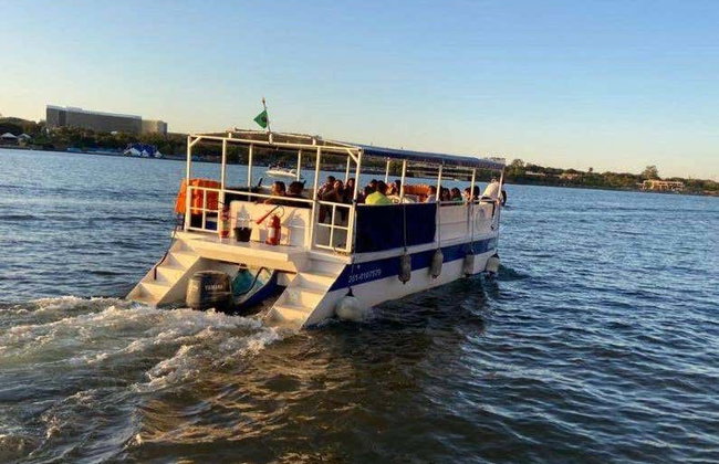 Paseo en barco por el lago Paranoá - Photo 3