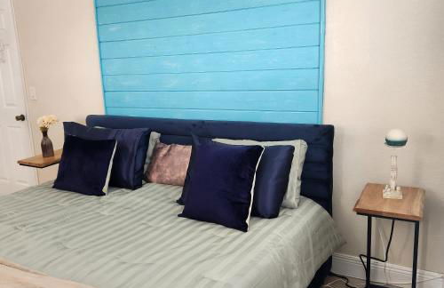 Prime Location Gateway with Pool & Patios, Near Beaches, Groceries and Restaurants - Photo 73