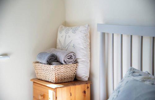 Charming Entire 2-Bedroom House in Milton Keynes - Photo 22