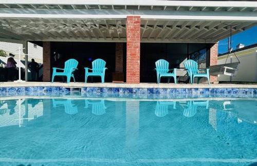 Waterfront home with pool and gameroom! - Foto 40