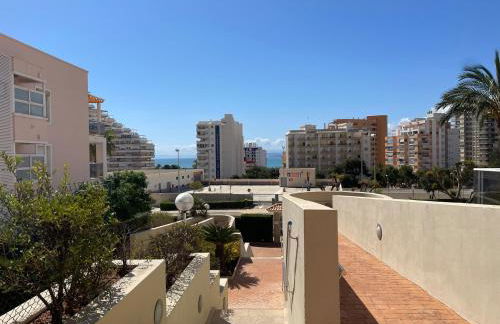 Sea-Breeze Apartment with Pool & Parking - Foto 18