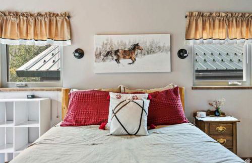 Rustic 5BR Escape with Private Hot Tub 25min to Park City - Foto 16