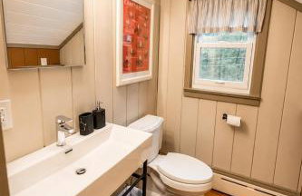 Creek, Sauna, Hot Tub, Fire Pit & Pet-Friendly - Photo 32