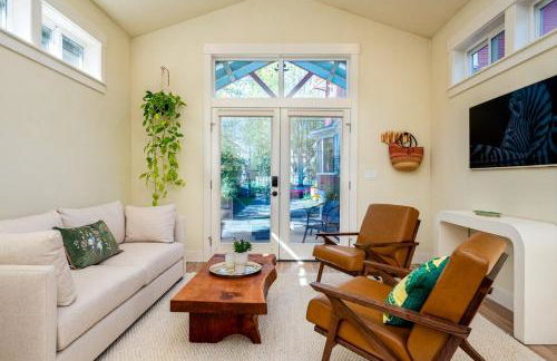Cozy Laurelhurst Retreat - Photo 2