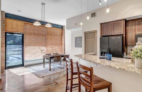 Modern, Insta-Worthy 2B Townhome in Walkable Springfield! - Photo 13