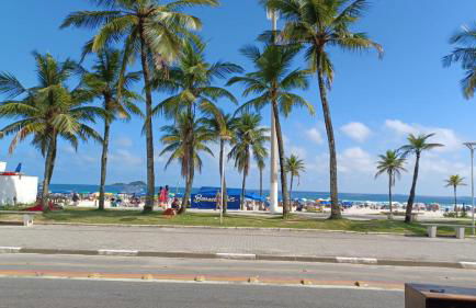 Apartamento com Estacionamento, Wi-Fi, Ar condicionado a 300 metros da Praia da Enseada no Guarujá. - Foto 23