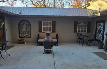 Escape to Villa Serena family & pet-friendly mountain retreat - hidden speakeasy, fire pit - Foto 71