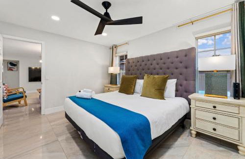 Waterfront Oasis Escape with 7 Seats Hot Tub! - Foto 6