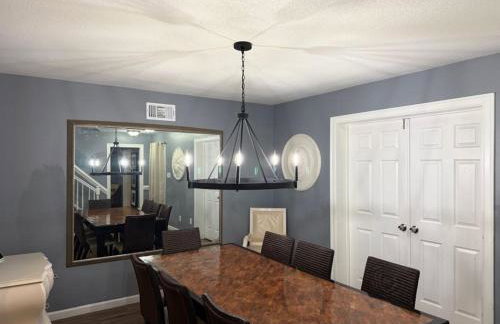 Stylish Remodeled 23 Large beds Near Elvis Presley - Foto 22