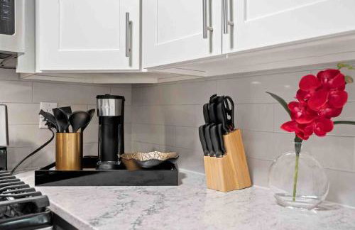 Quiet neighborhood steps away from Downtown stores - Foto 6