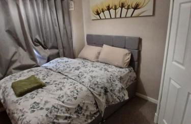 PREISTLEY HOUSE- CONTRACTORS ACCOMMODATION Entire 4 Bedroom House with free parking and up to 8 sleep- NO PARTIES ALLOWED - Foto 6