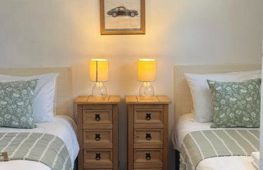 Family Cotswolds Cottage Farm Stay - The Smythy - Foto 10