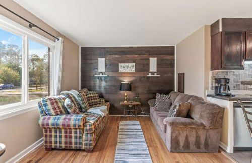 Chill Retreat, hot tub, large private yard - Foto 8