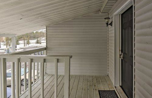 Near Mt Airy Casino Mount Pocono Condo with Balcony - Foto 4