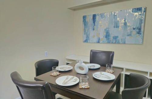 Book Now! 8-Min to Metro - King Bed- Old Town Central Retreat - Floyd's Freedom - - Foto 34