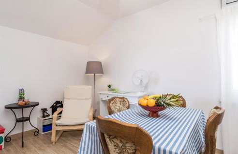 1 Bedroom Lovely Apartment In Vlasici - Foto 5