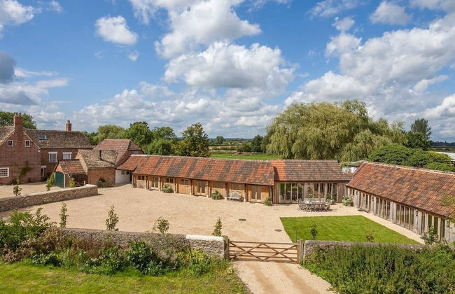 The Cowsheds - Photo 1