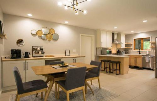 Mountain View 3BR with Sunroom, Close to Ski and Trails - Foto 9