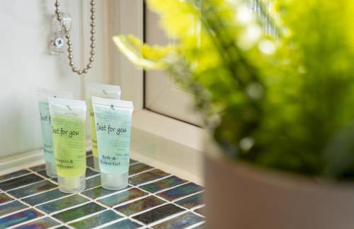 Pass the Keys Stylish 4 Bedroom Home with Parking in Borehamwood - Foto 31