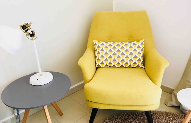 Large Retro Chic Flat 100m2 in City Center - Parking - Foto 13