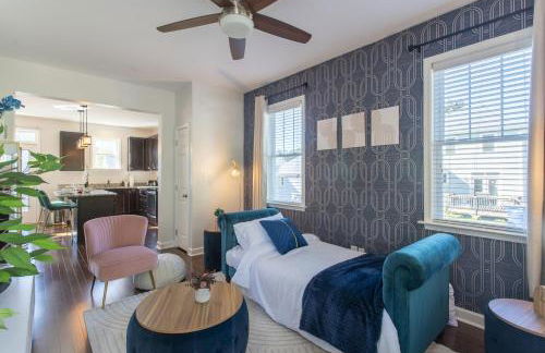 Fam-Biz Friendly 3BD with Fire pit & BBQ - Downtown - Foto 32