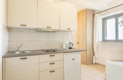 IRIS, Luxury Stone Villa in Stoupa with Private Infinity Pool, BBQ and Amazing Sea View - Foto 21