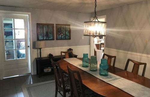 The Mountain House - An Oasis in Town! Summer Sleeps 10! - Foto 6