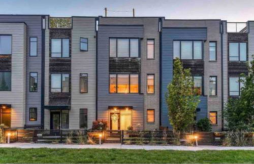 Modern Townhome Near Downtown walk to CWS! - Foto 35