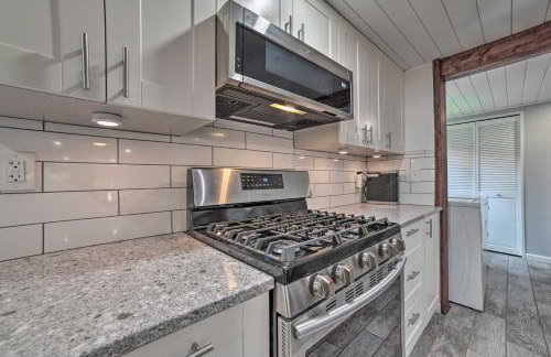 Prudenville Retreat with Yard about 1 Mi to Lake! - Foto 10