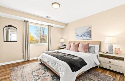 New! Charming Upper Unit in the Heart of Roseville - Foto 3