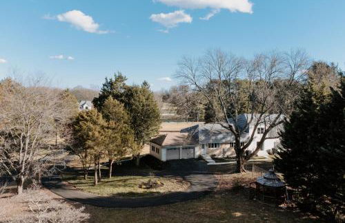 Spacious 5BR 3BA Free Parking Minutes to DC with Pool - Foto 67