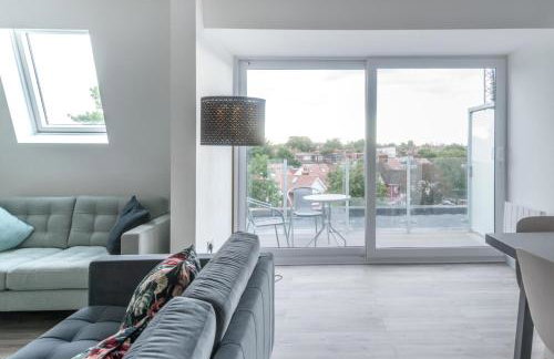 Newly Refurbished 2 bed with Fantastic View - Foto 9