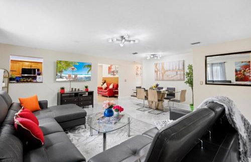 Chic 4BR Home Hot Tub Game Room - Foto 9