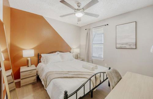 Modern City Getaway 2B - Sleeps 6 - Pool, Prkg - Foto 10