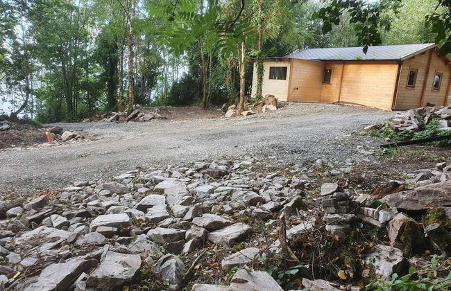 Log Cabin on the Lake - Sleeps 4 & Jacuzzi - Photo 23