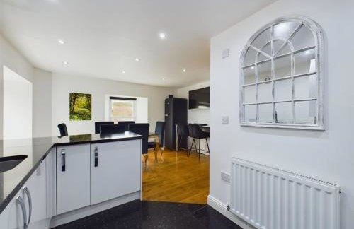 Modern 4 Bed Walk to Pubs, Shops and Countryside - Photo 30