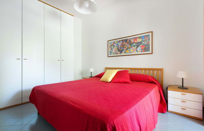 2507 Red Apartment by Barbarhouse - Photo 4